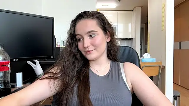 Emilly Cart online show from May 2026 03:35:02 AM