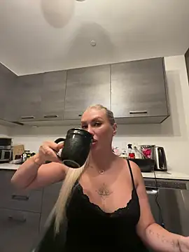 Snapshot of Karen_Luxe chatting on June 2026 01:07:02 AM Karen Luxe online show from June 2026 01:07:02 AM