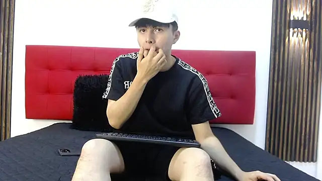Snapshot of LunayDream chatting on April 2026 11:16:01 AM LunayDream online show from April 2026 11:16:01 AM