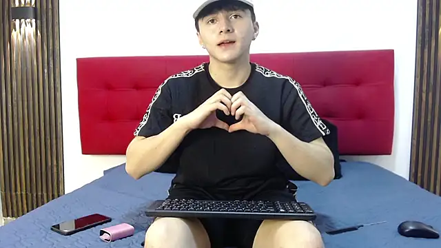 Snapshot of LunayDream chatting on April 2026 11:23:02 AM LunayDream online show from April 2026 11:23:02 AM