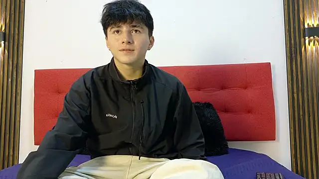 Snapshot of LunayDream chatting on April 2026 11:14:01 AM LunayDream online show from April 2026 11:14:01 AM