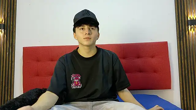 Snapshot of LunayDream chatting on April 2026 11:16:02 AM LunayDream online show from April 2026 11:16:02 AM