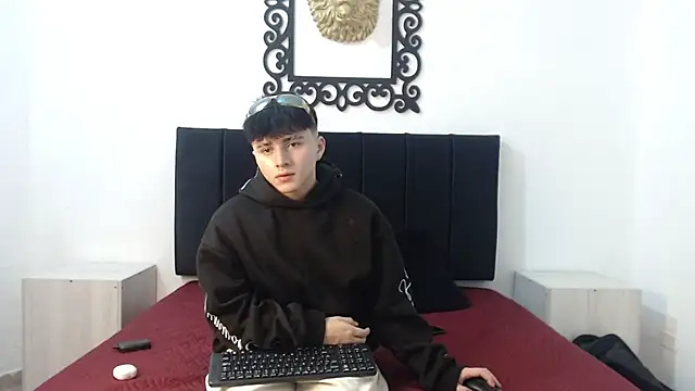 Snapshot of LunayDream chatting on May 2026 11:27:02 AM LunayDream online show from May 2026 11:27:02 AM