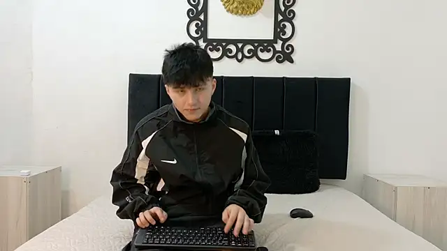 Snapshot of LunayDream chatting on May 2026 11:36:01 AM LunayDream online show from May 2026 11:36:01 AM