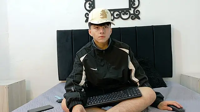 Snapshot of LunayDream chatting on May 2026 11:51:02 AM LunayDream online show from May 2026 11:51:02 AM