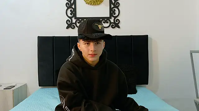 Snapshot of LunayDream chatting on June 2026 11:45:01 AM LunayDream online show from June 2026 11:45:01 AM