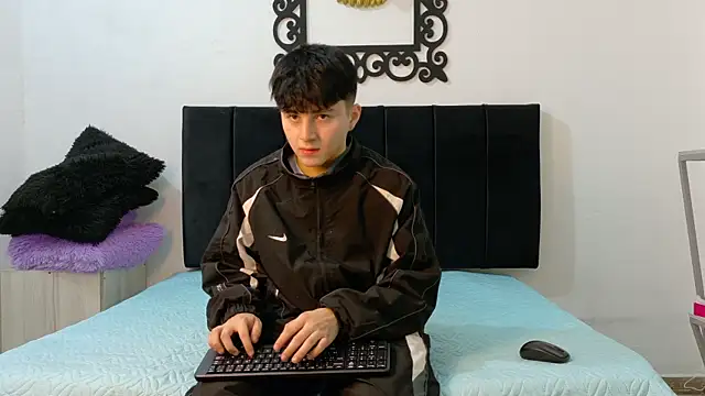 Snapshot of LunayDream chatting on June 2026 11:35:02 AM LunayDream online show from June 2026 11:35:02 AM
