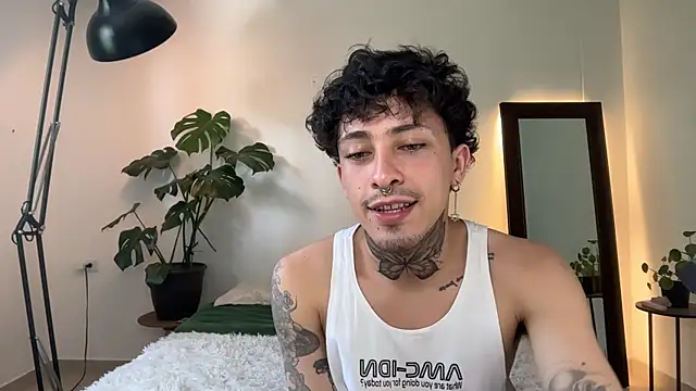 Snapshot of Noah_and_Steven chatting on May 2026 06:37:02 PM Noah and Steven online show from May 2026 06:37:02 PM
