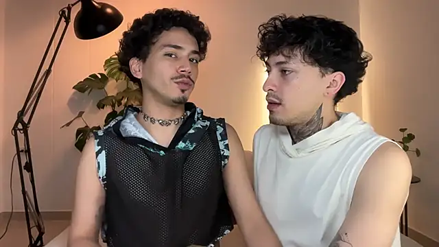 Snapshot of Noah_and_Steven chatting on May 2026 02:07:02 AM Noah and Steven online show from May 2026 02:07:02 AM