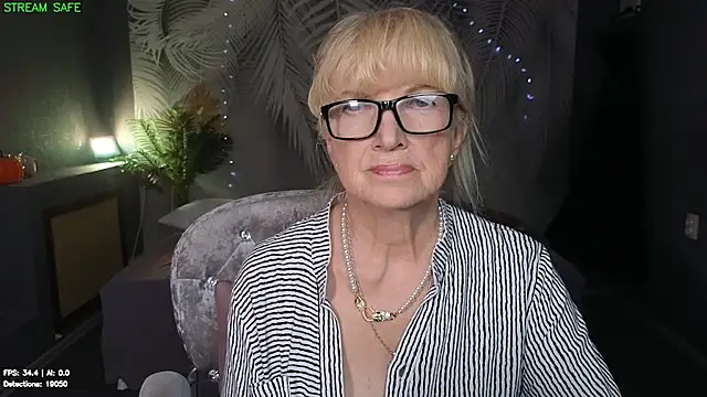 Snapshot of Dr_Mireille chatting on June 2026 08:57:02 AM Dr Mireille online show from June 2026 08:57:02 AM