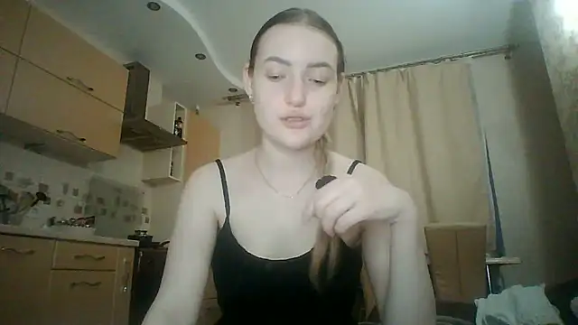 Lisanta online show from June 2026 06:12:01 PM