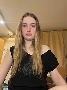 Lisanta online show from June 2026 07:47:01 PM