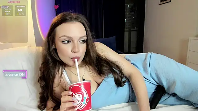 sweettitsbby online show from June 2026 06:25:02 PM