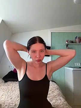 darckkitten online show from April 2026 02:12:02 PM