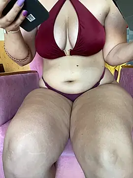 Snapshot of MissLexxxie chatting on July 2026 05:05:02 PM MissLexxxie online show from July 2026 05:05:02 PM