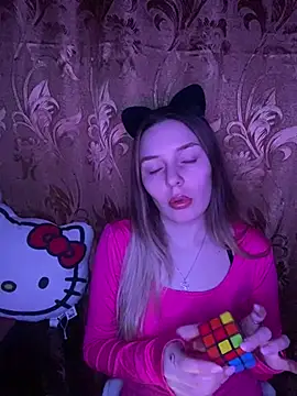 aura lune online show from April 2026 07:37:01 PM