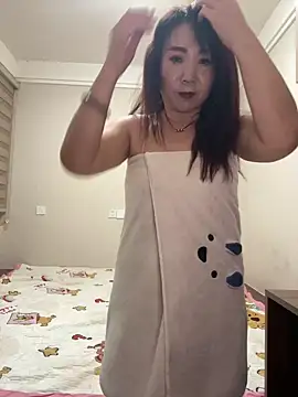 lucy-698 online show from May 2026 01:38:02 PM
