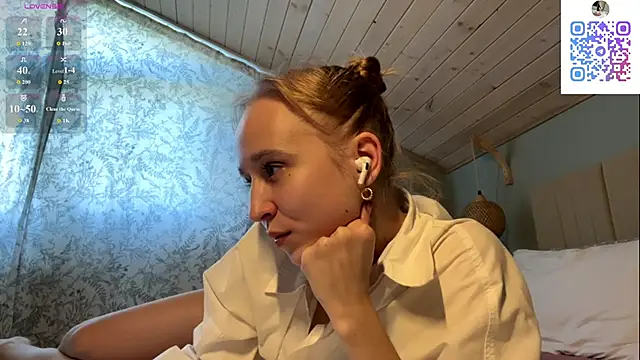 Snapshot of oliviakiiss chatting on April 2026 02:15:02 PM oliviakiiss online show from April 2026 02:15:02 PM