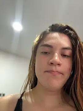 Snapshot of _EmmaDavis_ chatting on May 2026 04:24:01 PM EmmaDavis online show from May 2026 04:24:01 PM