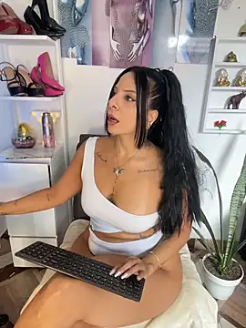 Snapshot of Temis_Selene chatting on May 2026 08:37:01 PM Temis Selene online show from May 2026 08:37:01 PM