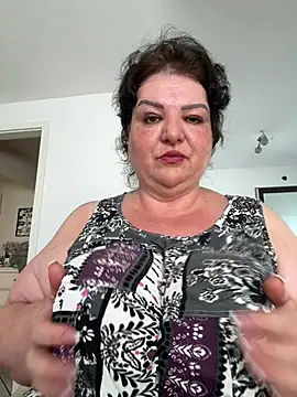Snapshot of curvymilfmicha chatting on June 2026 03:50:02 PM curvymilfmicha online show from June 2026 03:50:02 PM