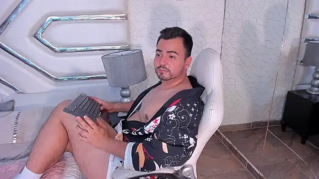 MaximoFerrer online show from April 2026 11:46:01 PM