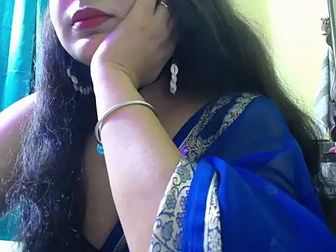 Snapshot of -Queenie chatting on June 2026 08:00:02 PM -Queenie online show from June 2026 08:00:02 PM