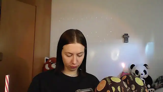 JuicyErika online show from April 2026 05:48:02 PM