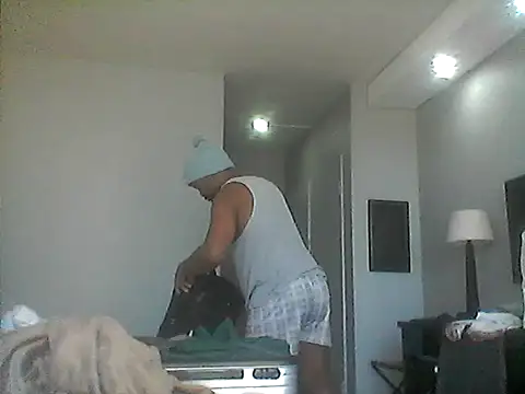 Snapshot of LunjeSA chatting on May 2026 07:06:02 AM LunjeSA online show from May 2026 07:06:02 AM