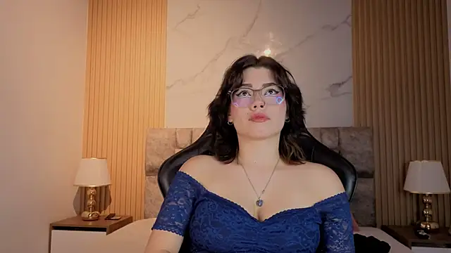 alkivamoon online show from May 2026 07:00:01 PM