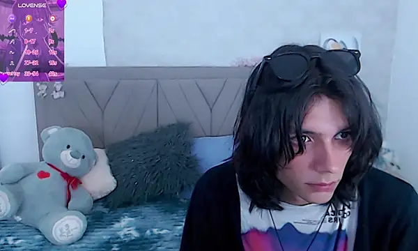 Snapshot of raven_n_matt chatting on May 2026 07:01:02 PM raven n matt online show from May 2026 07:01:02 PM