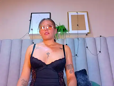 LiaaMoretti   online show from April 2026 03:11:01 AM