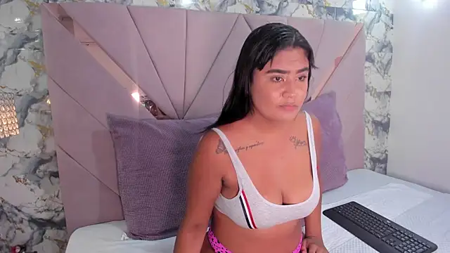 valentina mejiaa  online show from April 2026 01:24:02 PM