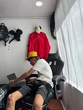 Jackdaniel001  online show from May 2026 01:50:01 PM