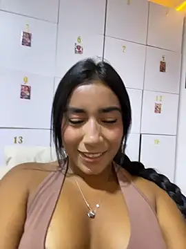 Snapshot of SaryJonex chatting on May 2026 01:05:01 PM SaryJonex online show from May 2026 01:05:01 PM