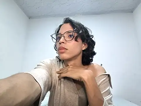 Snapshot of LONDON_ROSE chatting on May 2026 09:56:02 PM LONDON ROSE online show from May 2026 09:56:02 PM