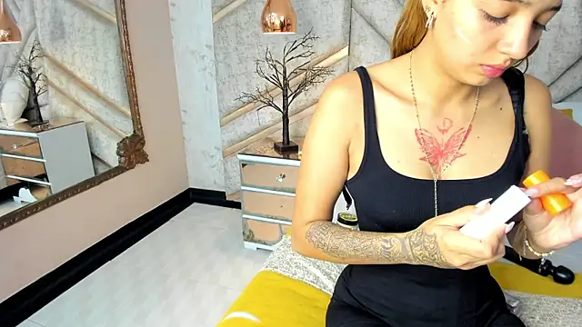 Snapshot of SamaanthaMiller chatting on May 2026 09:00:02 PM SamaanthaMiller online show from May 2026 09:00:02 PM