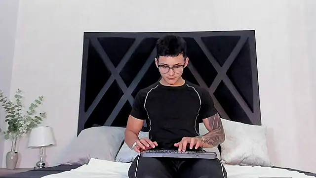 Alan Salazar online show from May 2026 06:03:02 PM