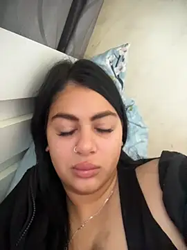 Snapshot of LilyLovell chatting on May 2026 09:25:01 AM LilyLovell online show from May 2026 09:25:01 AM