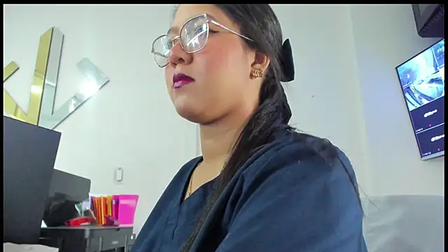 Snapshot of Chloe_Thomsoon_ chatting on May 2026 08:16:02 PM Chloe Thomsoon online show from May 2026 08:16:02 PM