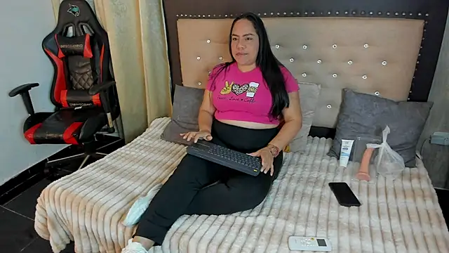 Snapshot of Zoedeleon chatting on May 2026 07:31:02 PM Zoedeleon online show from May 2026 07:31:02 PM