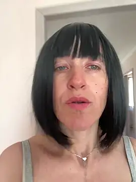 Snapshot of Avokadoo chatting on June 2026 07:20:01 AM Avokadoo online show from June 2026 07:20:01 AM