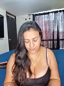 Snapshot of roxana_sexy_2026 chatting on May 2026 05:21:02 PM roxana sexy 2026 online show from May 2026 05:21:02 PM