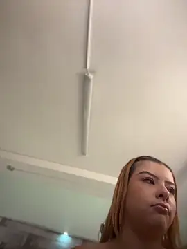 Snapshot of SweettVal_ chatting on June 2026 04:00:01 PM SweettVal online show from June 2026 04:00:01 PM