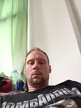 FlirtFehler404 online show from May 2026 03:07:01 PM