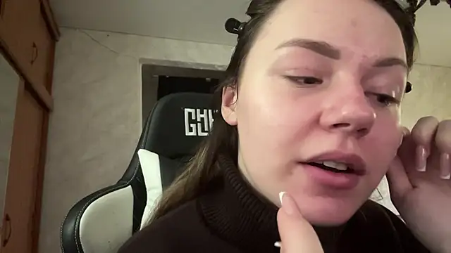 LeslySerna online show from April 2026 09:01:02 AM