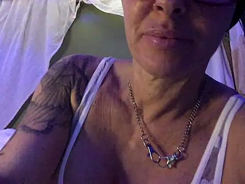 claraxloveuse online show from May 2026 12:21:02 PM
