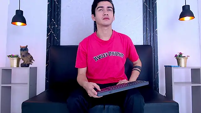 Snapshot of Feiccer_Castquer chatting on May 2026 11:17:01 AM Feiccer Castquer online show from May 2026 11:17:01 AM