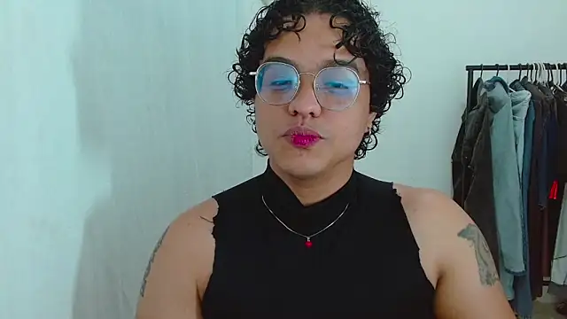 Snapshot of Diane_exotic chatting on May 2026 11:02:02 PM Diane exotic online show from May 2026 11:02:02 PM