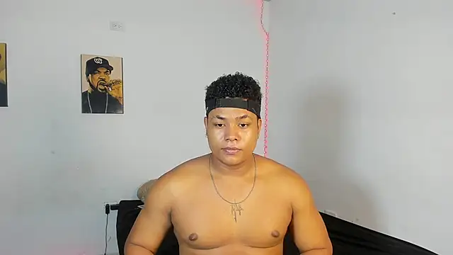 just2latins online show from May 2026 11:06:01 AM